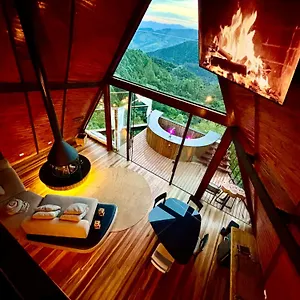 Chale Boutique Spa- Sauna Seca, Jacuzzi , Rede Suspensa , Campos do Jordão Brasil